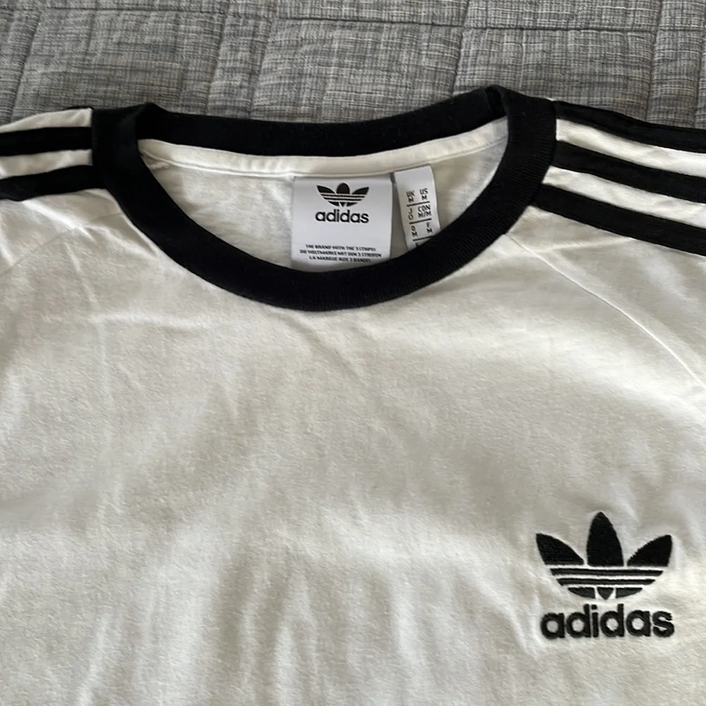 Adidas originals t shirt - Picture 2 of 4